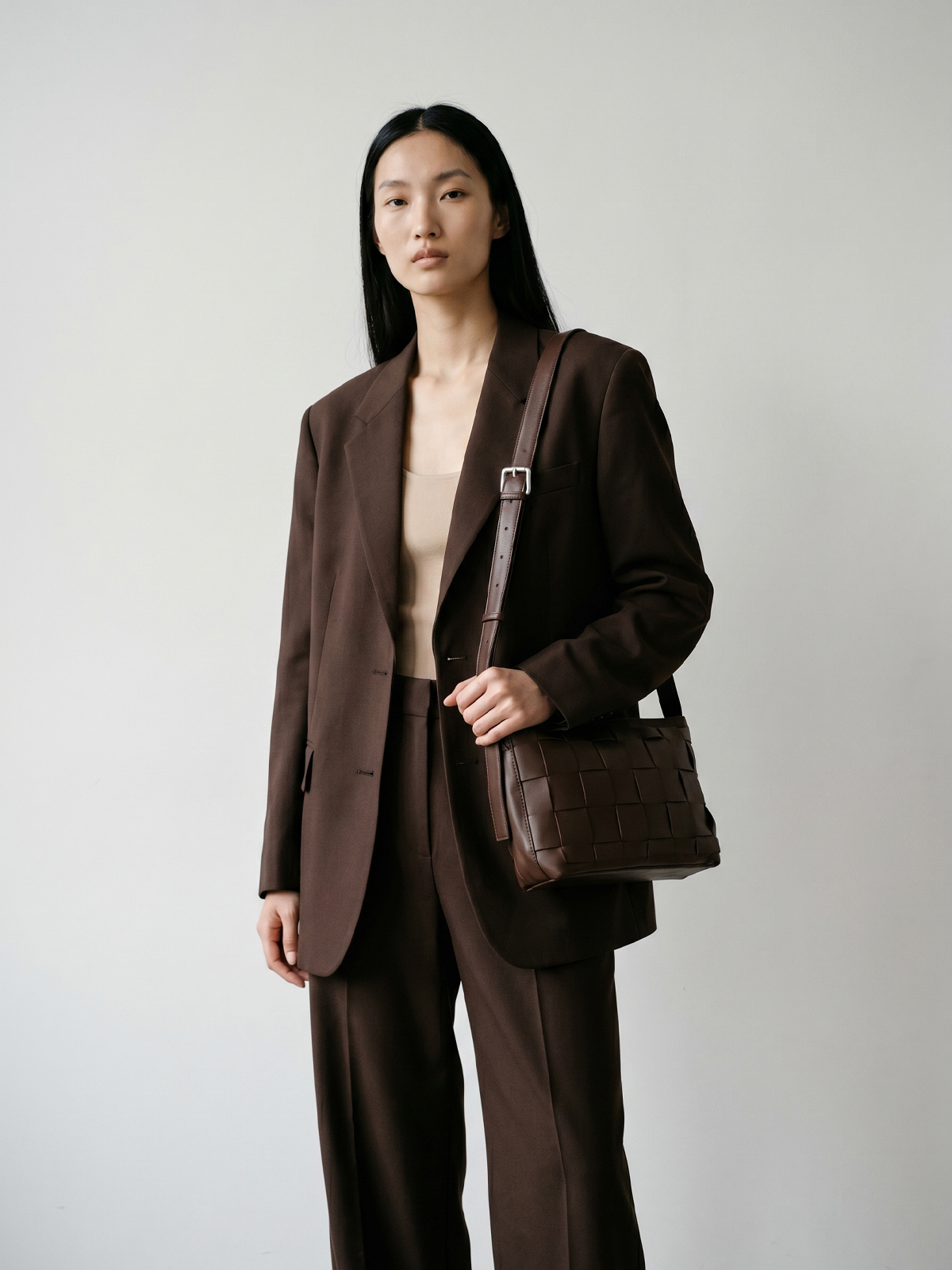 marroque-milo-woven-leather-crossbodybag-darkchocolate